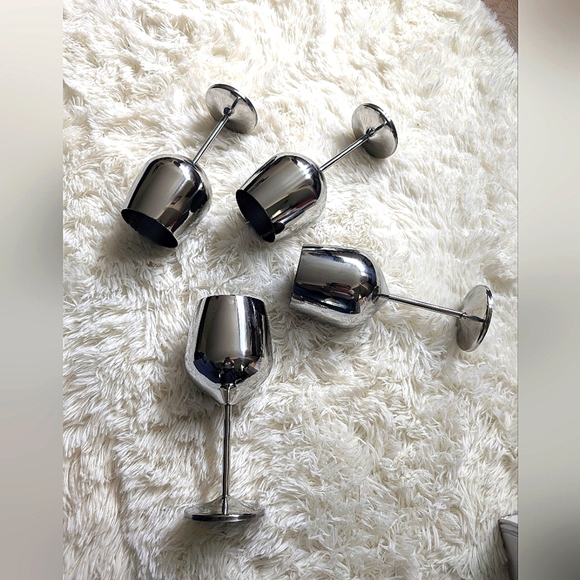 Elegant Silver Wine Glass Set - Picture 7 of 7